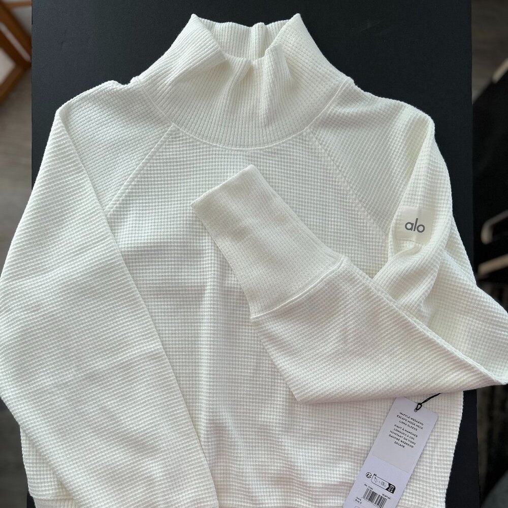 Alo Yoga Waffle Weekend Escape Mock Neck Long Sleeve Top Ivory Size S